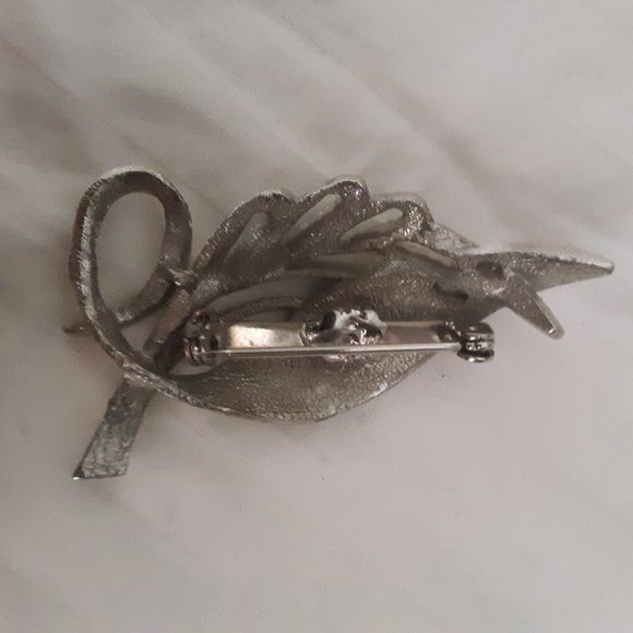 Brushed Silver Tone Leaf Pin Brooch - Picture 5 of 6